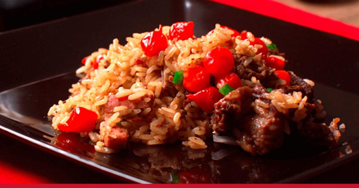 Arroz de Costela com Ervilha e Tomate Cereja